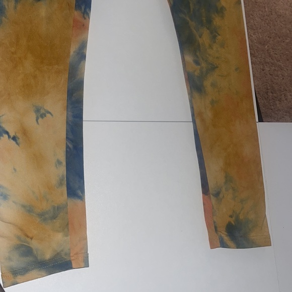 Tie dye leggings 🧡 never worn - Picture 5 of 6